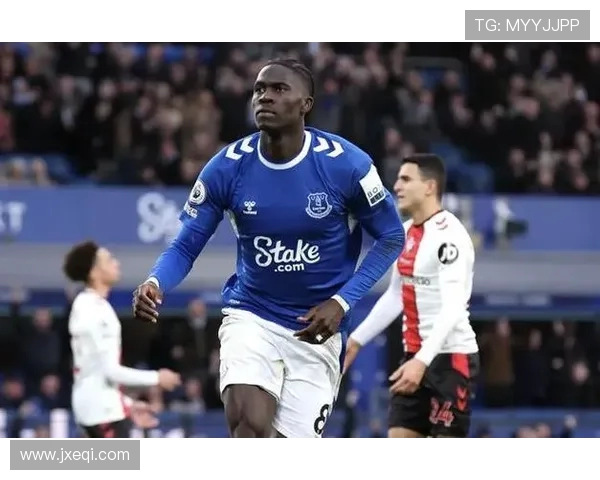 英超半场战报：波普皮克福德神勇表现 纽卡与埃弗顿0比0互交白卷